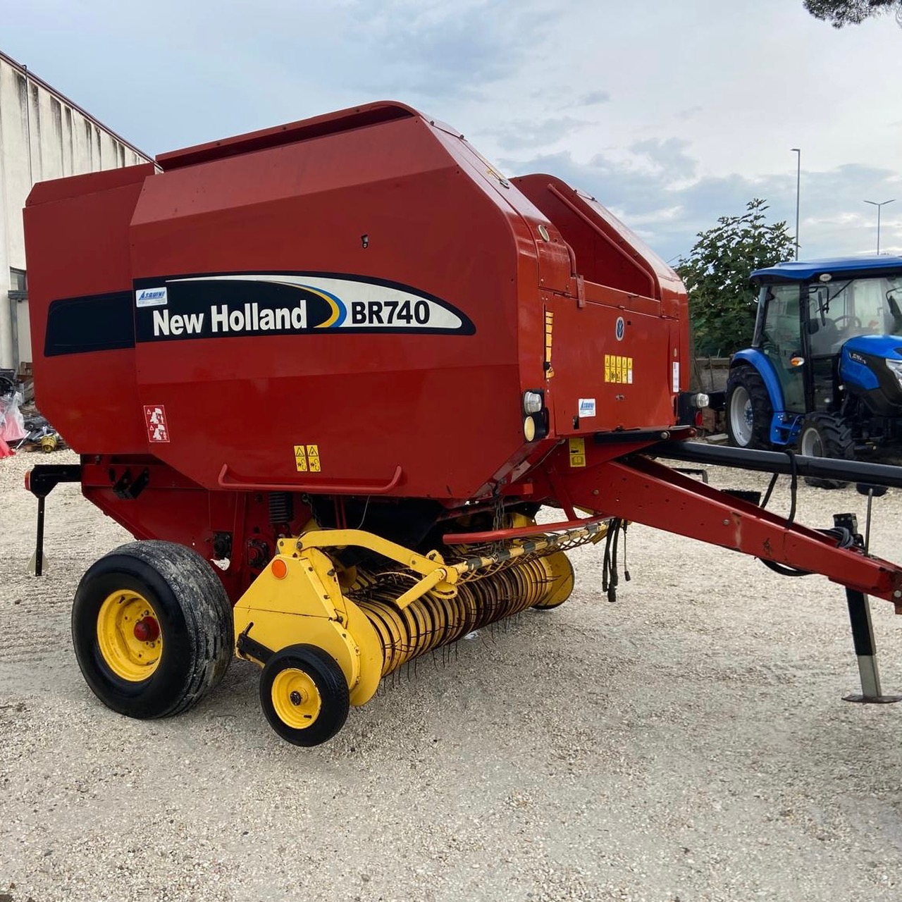 NEW HOLLAND BR 740 - immagine 4